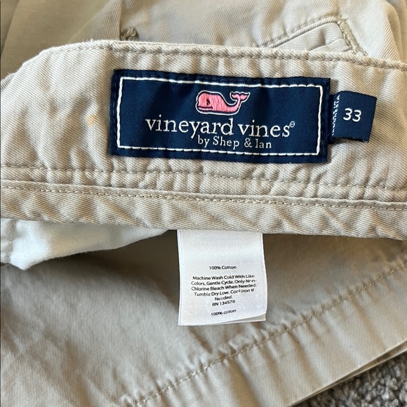 Vineyard Vines Club Short with 9” Inseam - Picture 2 of 6